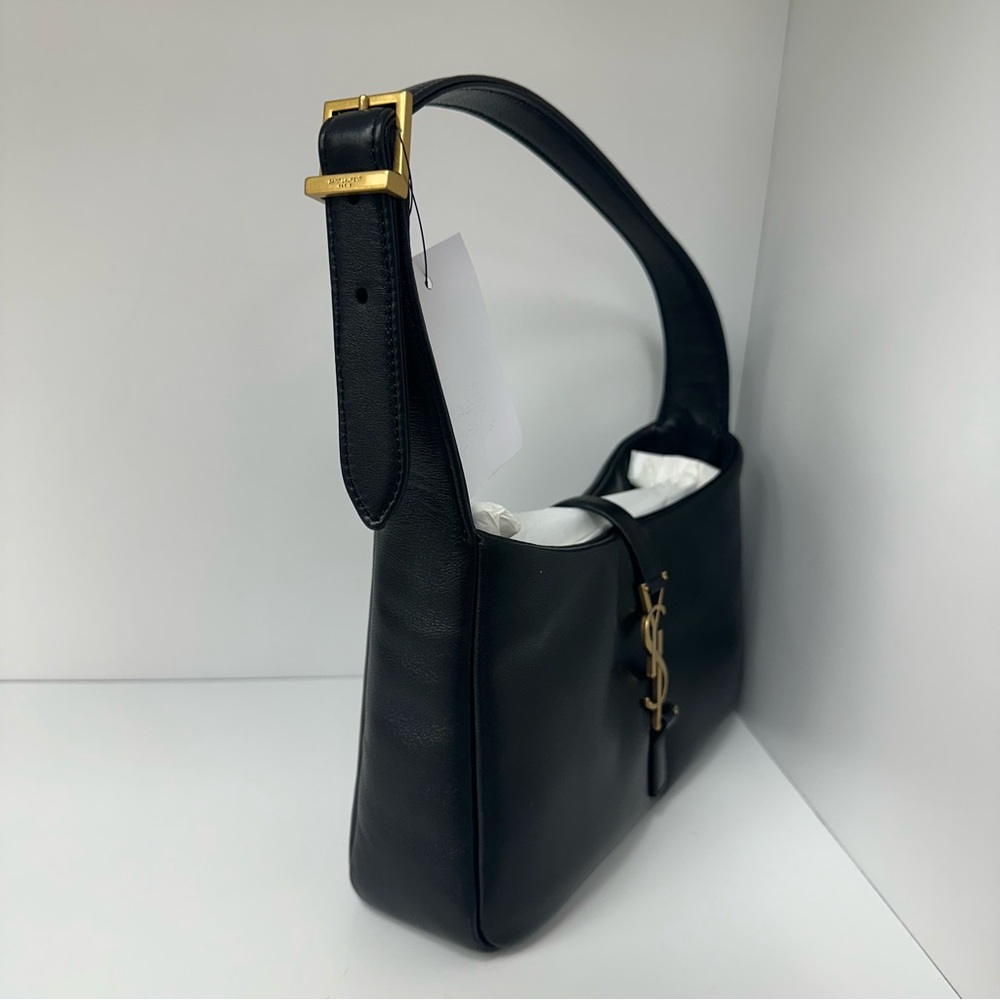 Saint Laurent Le 5 à 7 padded leather shoulder bag in Black - Picture 4 of 9